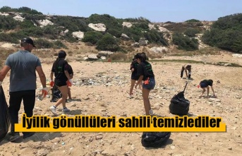 İyilik gönüllüleri sahili temizlediler