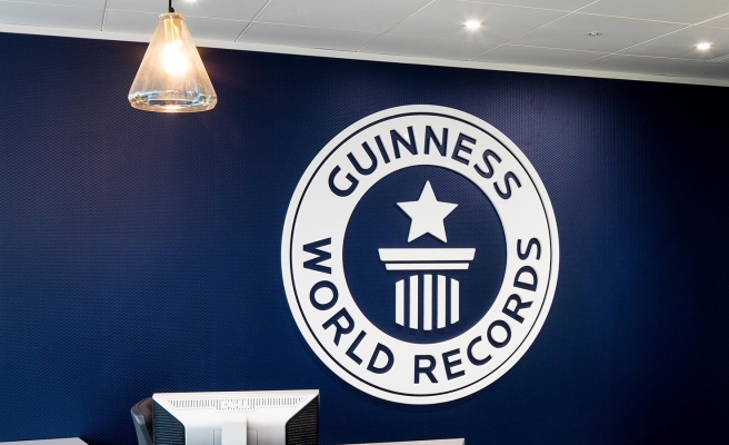 Kıbrıs'ın güneyinde oluşturulan 'en uzun insan zinciri' Guinness rekorlar kitabına girdi