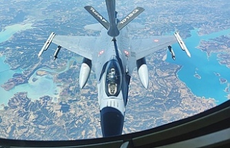 Türk Hava Kuvvetleri Komutanlığına ait uçaklar Kıbrıs'ın güneyinde eğitim uçuşu yaptı